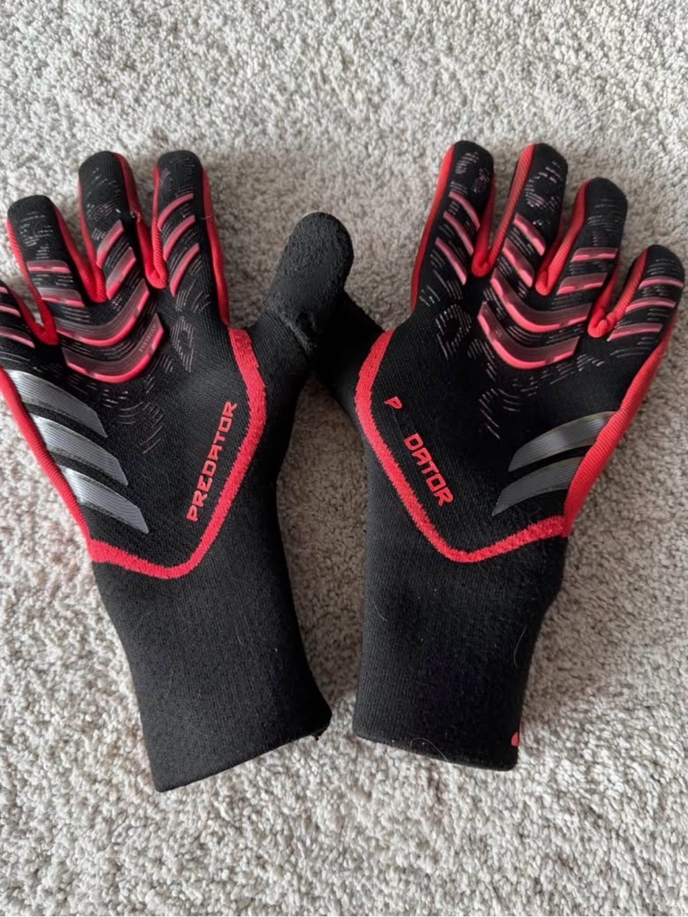 Men’s size Adidas Predator soccer goalie gloves